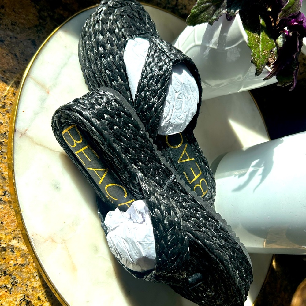 Brand new raffia sandals! Black platform shoe for spring to come…
